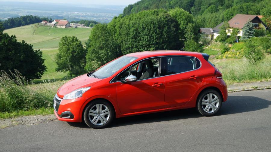  Peugeot 208 5-Door 2015 года  (фото 23 из 26)